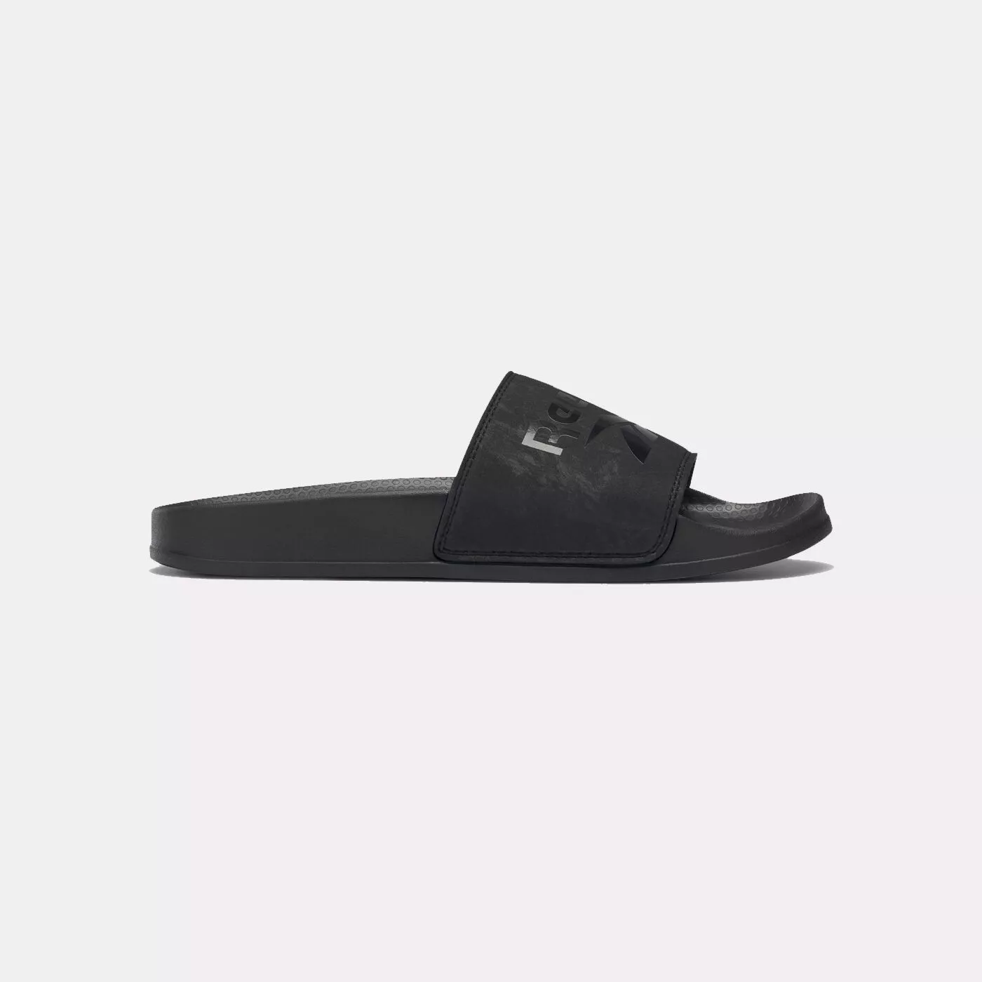 Black reebok flip flops shop