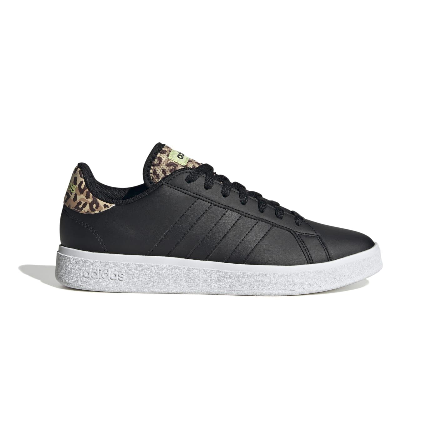 Pull on sale adidas court
